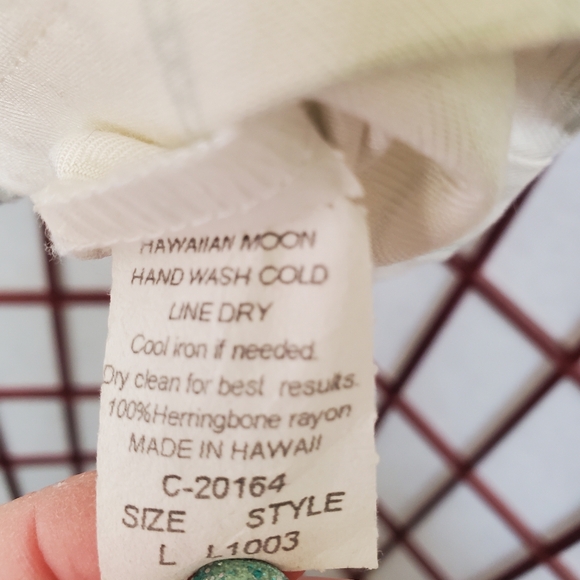 EUC Hawaiian Moon top - Picture 4 of 4